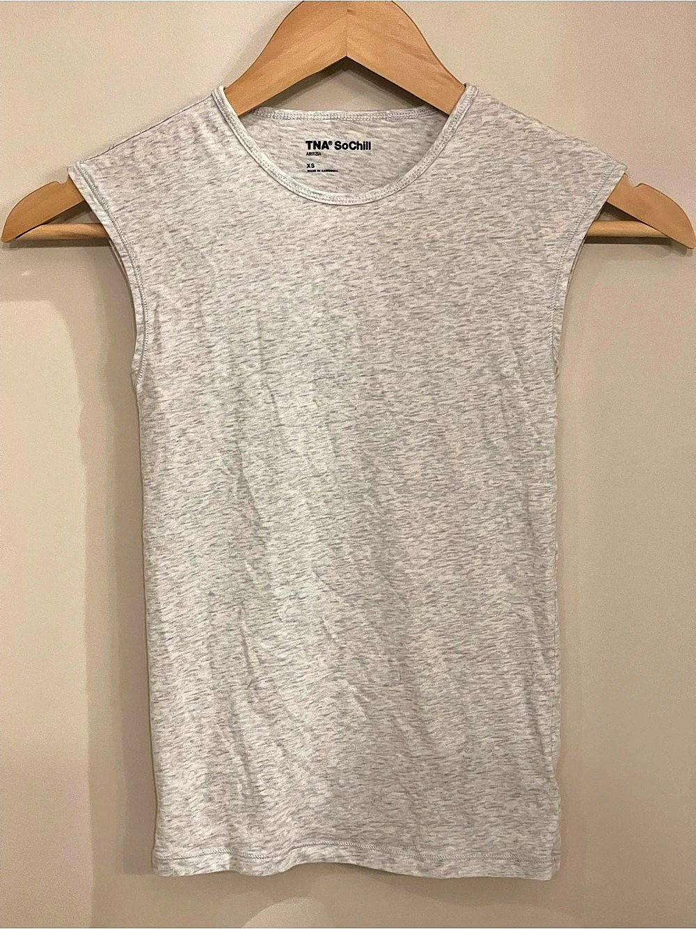 TNA SoChill Muscle Tee in Gray Size XS Like New